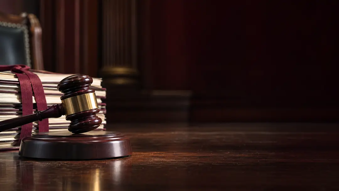 Martelo de juiz e processos judiciais